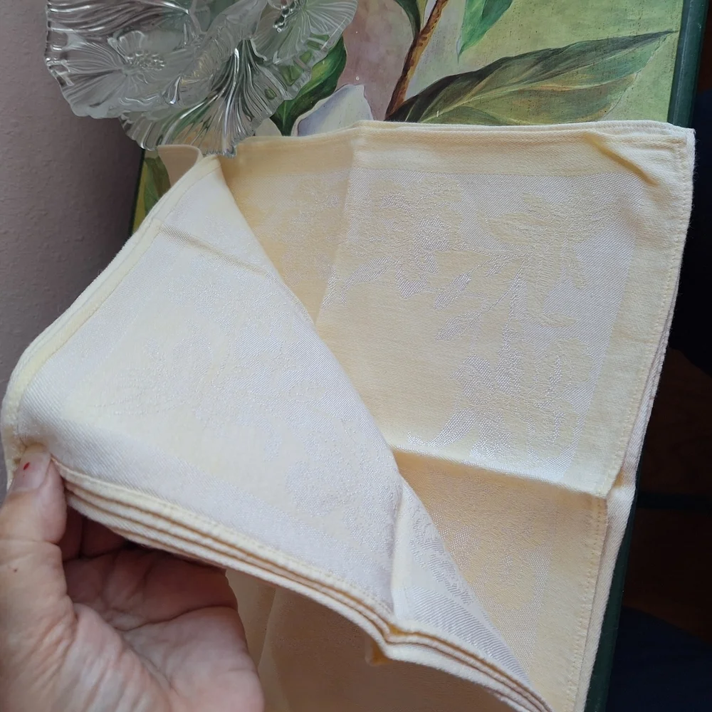 Damask Set of 8 Cream Floral Cloth Napkins